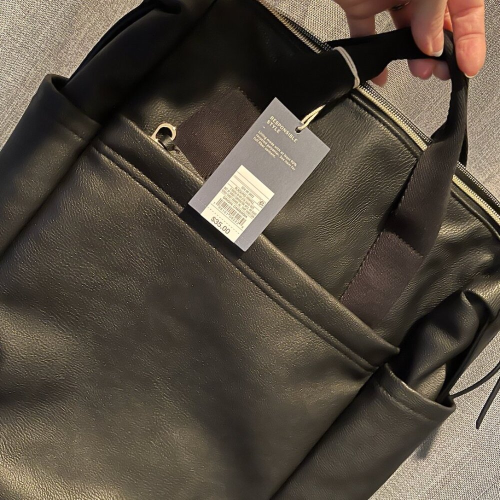NWT Universal Thread -Target Backpack - Black